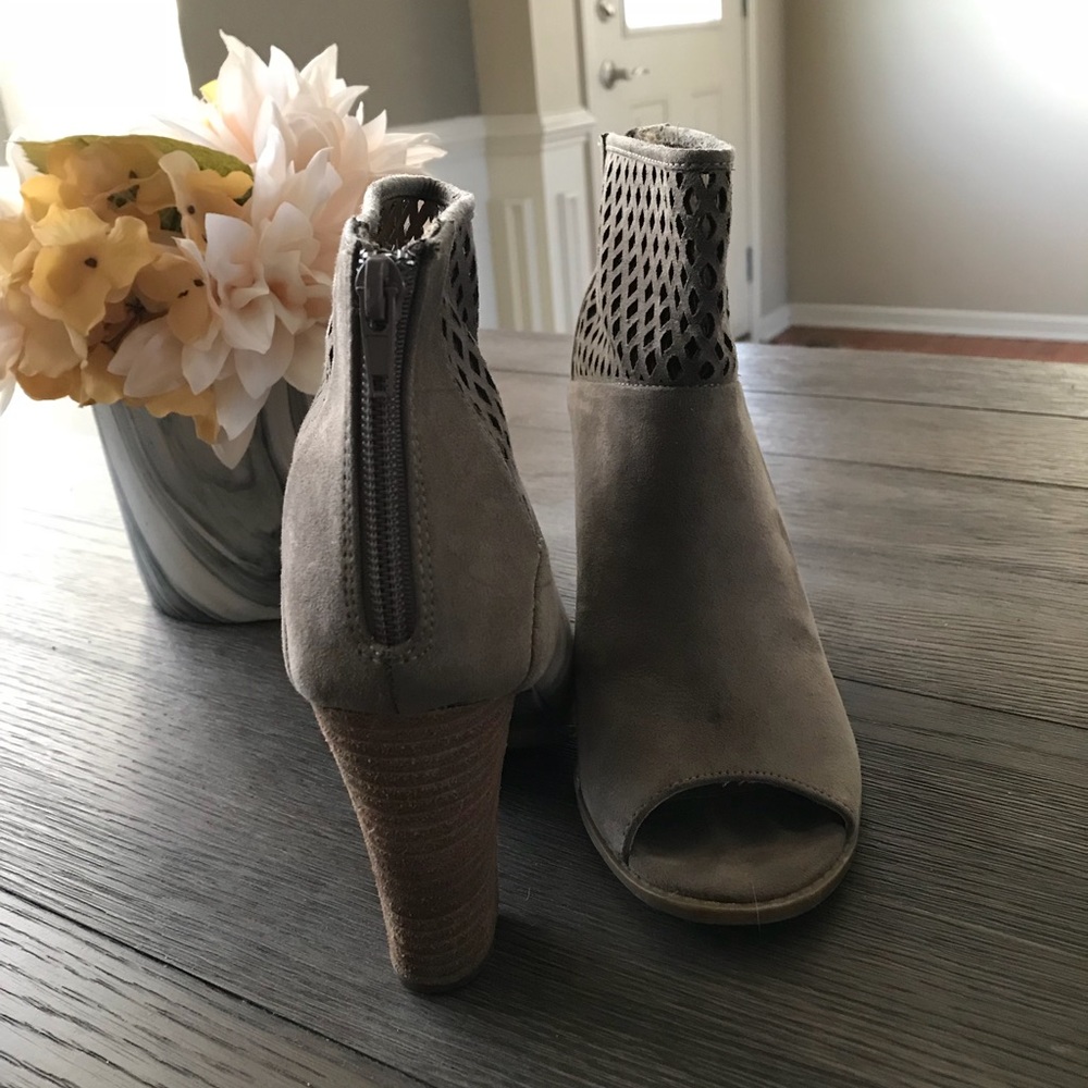heels - Picture 3 of 5